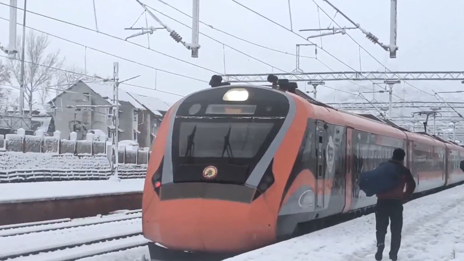 At present, two Vande Bharat trains operate on this route. These include train numbers 26402/26401 Shri Mata Vaishno Devi Katra–Srinagar–Shri Mata Vaishno Devi Katra and 26404/26403 Srinagar–Shri Mata Vaishno Devi Katra–Srinagar Vande Bharat Express. Both trains began commercial operations on June 7, 2025.