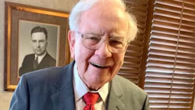 Warren Buffet believes in choosing the right people in life and investing for the long term, principles that have guided both his personal and professional decisions.