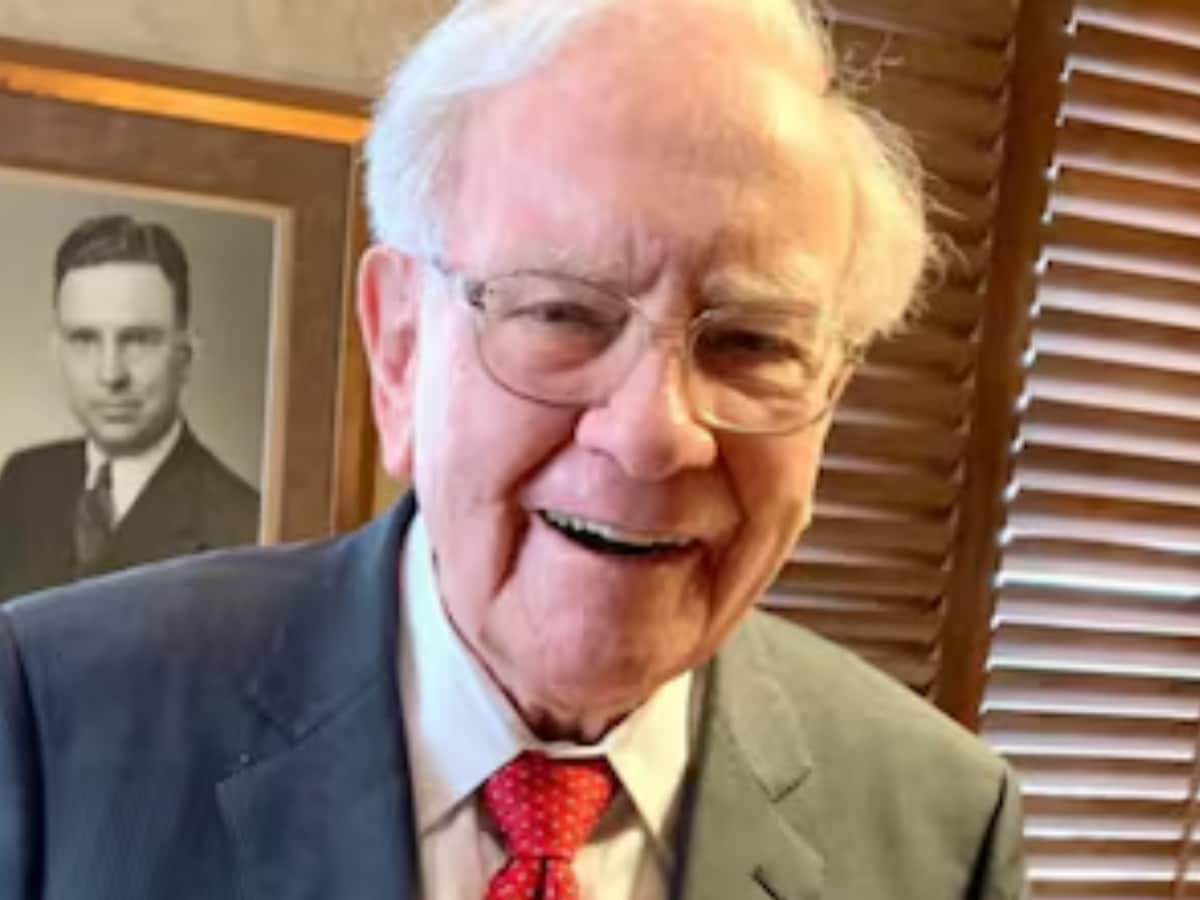 Buying His First Stock At 11 To Becoming Landlord At 14: 10 Untold Warren  Buffett Stories | Business News - News18