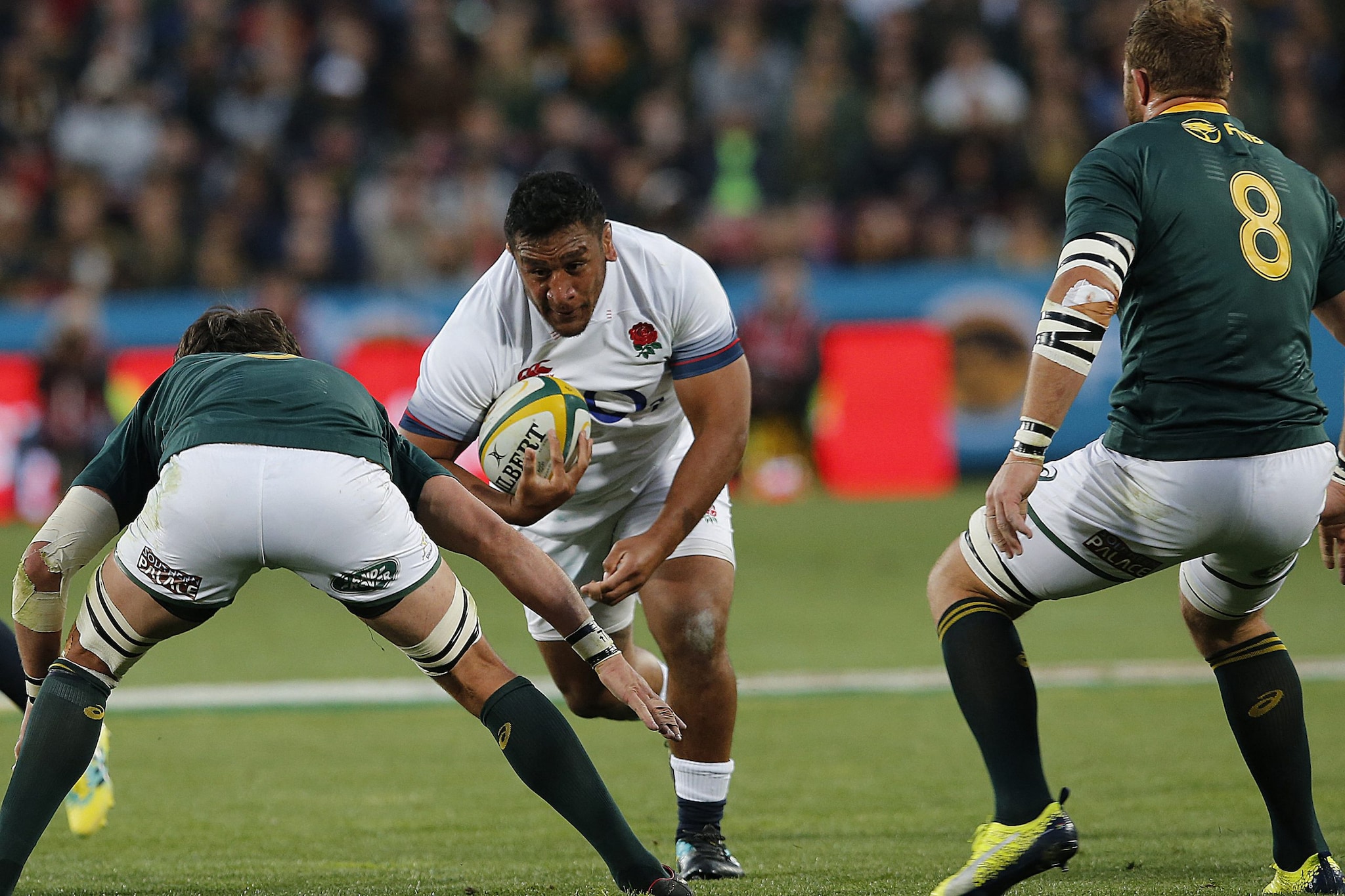 10) Saracens' Mako Vunipola लक्ष्यित 2018 - इंग्लंड - रग्बी युनियन माको Vunipola क्लब सामन्यांदरम्यान वर्णद्वेषाच्या अधीन झाले. रग्बी - अनेकदा फुटबॉल-शैलीतील वर्णद्वेष घोटाळ्यांपासून असुरक्षित म्हणून पाहिले जाते - त्याला स्वतःच्या हिशेबाचा सामना करावा लागला आहे. (एएफपी)