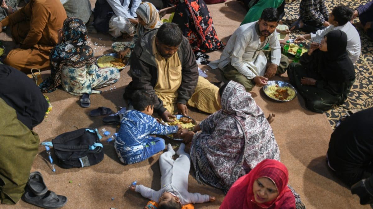 Pakistan Poverty Hits 11-Year High as 70 Million Slip Into Extreme Hardship, Survey Shows