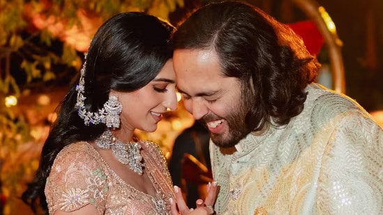 Rashmika Mandanna-Vijay Deverakonda To Deepika Padukone-Ranveer Singh: Indian Celebs Wedding Photos That Took Over The Internet
