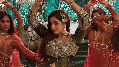 Ayesha Khan’s candid revelation about shooting the high-energy Dhurandhar song Shararat while on her period has sparked massive praise online, with fans lauding her dedication and resilience.