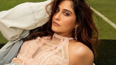 Regena Cassandrra speaks about juggling her career between South Indian and Hindi films.