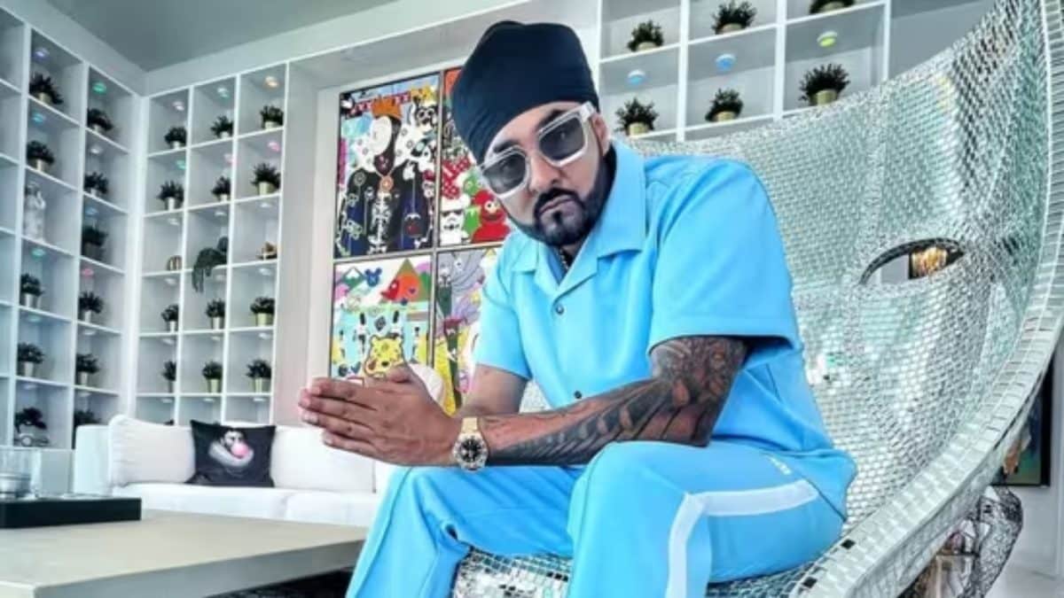 Manj Musik Hospitalised After Accident In London Ahead Of Award Performance | Bollywood News Manj Musik Hospitalised After Accident In London Ahead Of Award Performance | Bollywood News