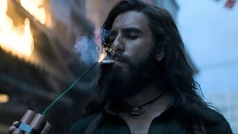 This Blink-And-You’ll-Miss-It Detail In Dhurandhar Has Earned ‘Masterclass In Realistic Filmmaking’ Tag From Ranveer Singh Fans