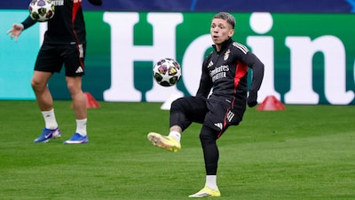 Benfica's Gianluca Prestianni in training (AFP)