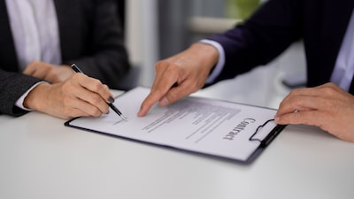 At its core, career co‑piloting involves parents acting as active partners in career decision‑making for adult children, particularly in the early stages of employment. (Image: Canva)