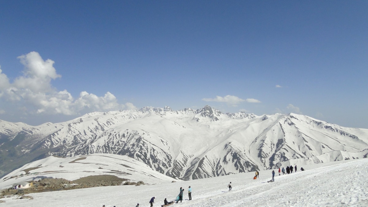 1 Killed, Four Injured As Old Unexploded Shell Goes Off Near LoC In Kashmir's Gulmarg