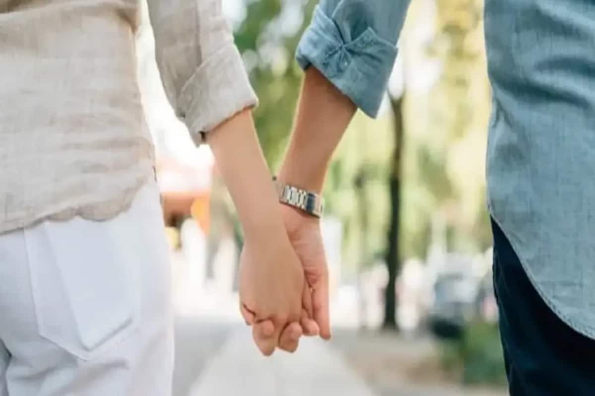 At ‘Mausi’s’ Home, UP Girl Falls Madly For ‘Mausa’; Vows ‘I’ll Be His Wife’, Won’t Budge On Togetherness