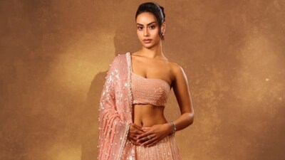 Kareena Kapoor’s Bole Chudiyan look has been dominating over 25 years.  (Photo Credit: instagram)