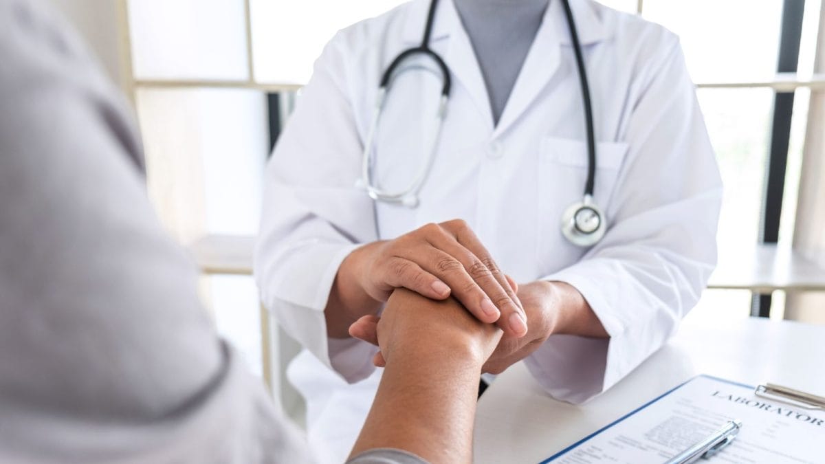 To Thank His Coaching Centre, This Doctor Is Performing Free Surgeries Till 2029