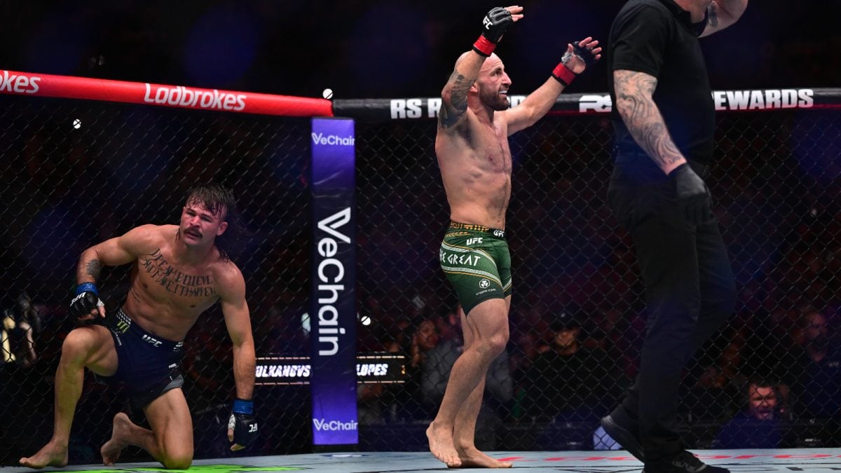 Down Under Dominance: Volkanovski Outlasts Lopes Again To Defend Featherweight Title At UFC 325