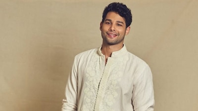 Siddhant Chaturvedi was recently seen in Do Deewane Seher Mein co-starring Mrunal Thakur. 