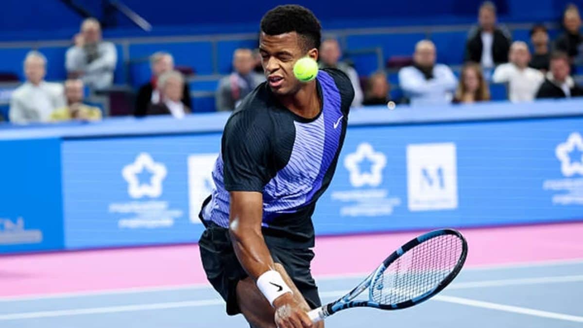 Tennis Player Accidentally Injures Himself With Horror Eye Blow | WATCH