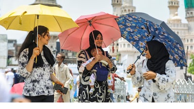 The evening is also expected to remain relatively warm, with temperatures staying in the 20s. (Image: PTI/File)