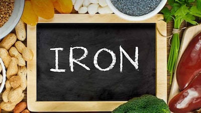 आयरन युक्त भोजन, फिर भी लाभ नहीं? जानें क्यों मायने रखते हैं खाने का समय और संयोजन.