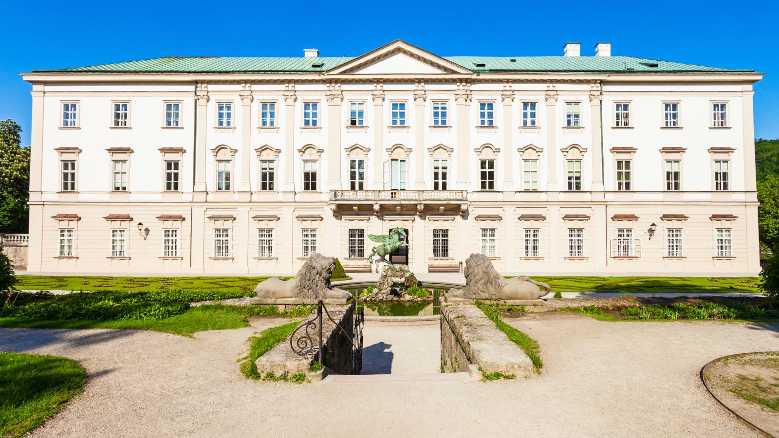 Beyond The Taj Mahal: World’s Most Beautiful Monuments Built For Love