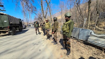 Security forces in Jammu and Kashmir's Ganderbal (Photo/PTI)