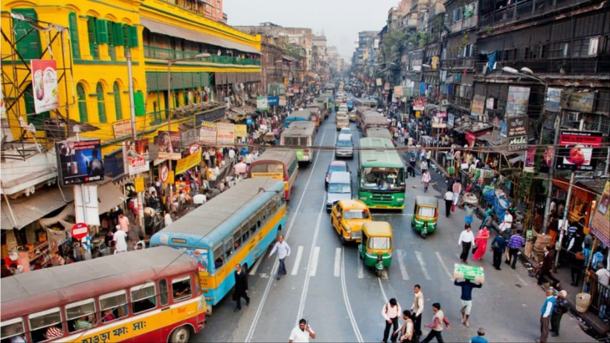 Strong Earthquake Tremors Felt In Kolkata; Offices Evacuated, Residents Rush Outdoors | India News Strong Earthquake Tremors Felt In Kolkata; Offices Evacuated, Residents Rush Outdoors | India News
