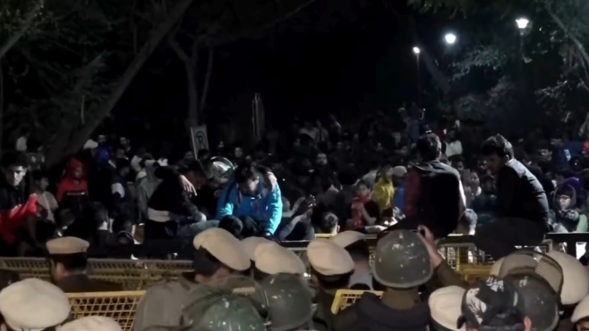 JNU Protest: Police, Students Injured In Violent Clashes, Union President Among 14 Held