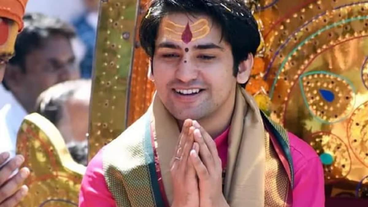 ‘Take Laddu, Take Barfi…’: Pandit Dhirendra Shastri’s Midnight Visit To MP Sweet Shop