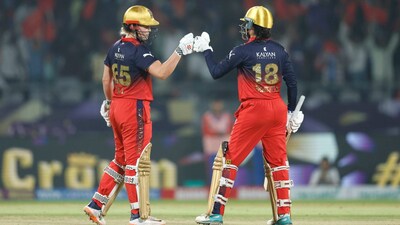 RCB's Georgia Voll and Smriti Mandhana put on a histporic partnership to secure the WPL 2026 trophy (WPL /BCCI)