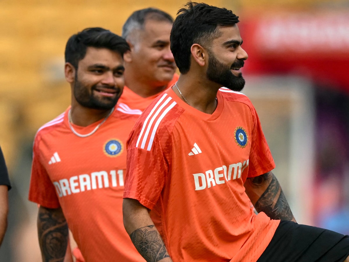 Virat Kohli With Rinku Singhs Mother And Sister
