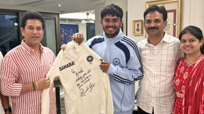Sachin Tendulkar Gifts His Test Jersey To India's Under-19 Captain ...