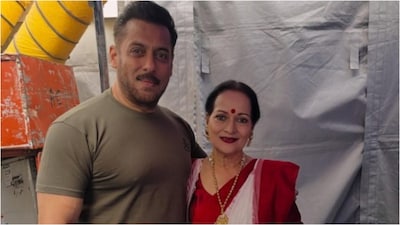 हिमानी शिवपुरी सलमान खान से मिलीं, फैंस को पसंद आया उनका 'शरारती अंदाज'.