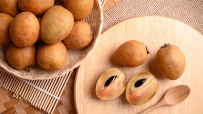 Sapota is rich in vitamins, minerals, and antioxidants, but its high natural sugar and glycaemic load can spike blood glucose. 