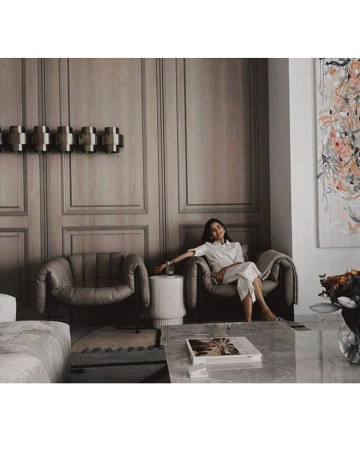 In 2022, Shahid Kapoor and his wife, Mira Rajput shifted into their much-discussed duplex at the upscale Three Sixty West in Worli. According to Money Control, they’ve purchased another apartment in the same tower. Valued at Rs 59 crore, the 6,176-square-foot residence sits on the 24th floor and includes three private parking spaces. In 2022, Shahid Kapoor and his wife, Mira Rajput shifted into their much-discussed duplex at the upscale Three Sixty West in Worli. According to Money Control, they’ve purchased another apartment in the same tower. Valued at Rs 59 crore, the 6,176-square-foot residence sits on the 24th floor and includes three private parking spaces.