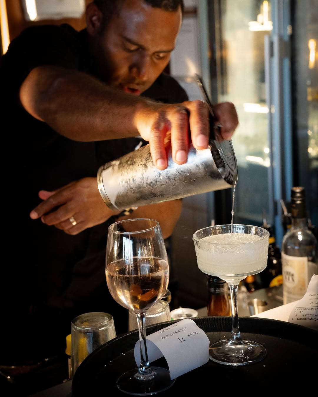 Method: Pour freshly squeezed orange juice into a chilled champagne flute. Gently top with sparkling wine, allowing the bubbles to rise gracefully. Stir lightly to combine, ensuring the flavors meld without losing effervescence.