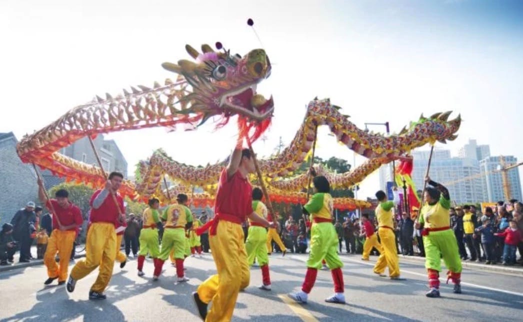 The nation officially recognises four languages: English, Malay, Mandarin and Tamil. Its population is drawn from Chinese, Malay, Indian and Eurasian communities, living side by side in a densely urban environment.