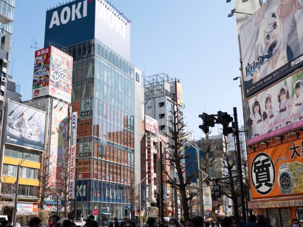 Tokyo, Japan: In the Jimbocho district, over 150 bookstores create a dedicated "Book Town." Whether you are hunting for rare antique scrolls, modern manga, or the surreal settings of Haruki Murakami’s novels, Tokyo offers a unique blend of tradition and contemporary fiction.