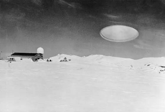 10 UFO Photos That Continue To Fuel Conspiracy Theories