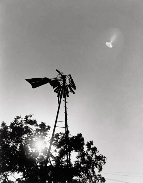 10 UFO Photos That Continue To Fuel Conspiracy Theories