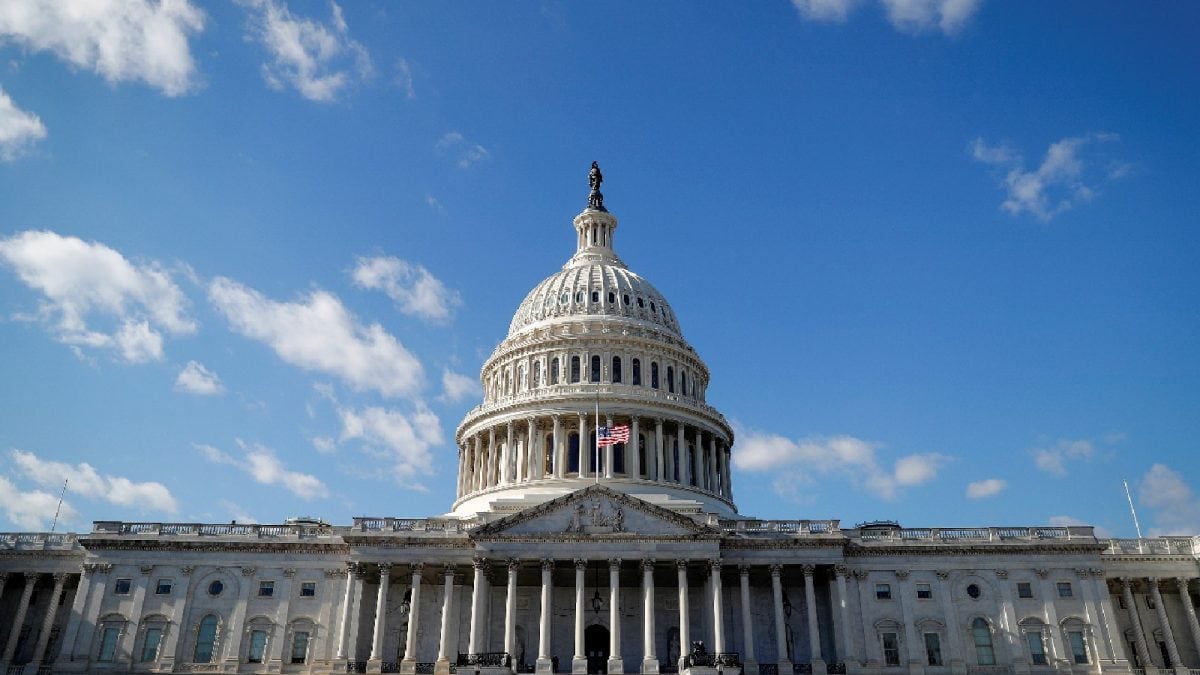 Man Wearing Tactical Vest Runs Toward US Capitol Carrying Loaded Shotgun, Arrested