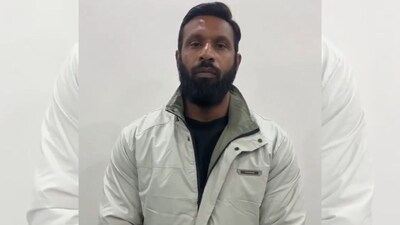 Gym trainer Deepak, who defended Advocate Ahmed’s Baba School Dress & Matching Centre in Kotdwar.