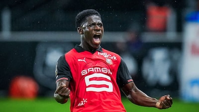 Rennes beat PSG 3-1. (x) 