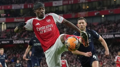 Arsenal's Noni Madueke controls the ball during the English FA Cup soccer match between Arsenal and Wigan Athletic in London, Sunday, Feb. 15, 2026.(AP Photo/Maja Smiejkowska)