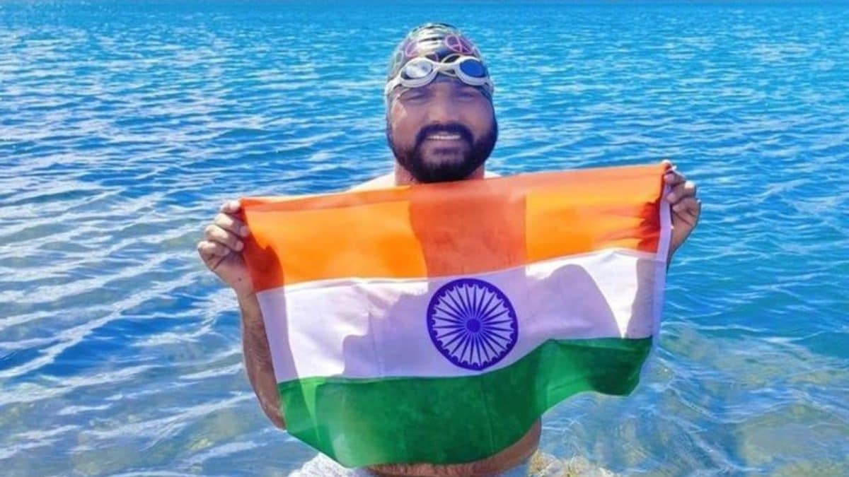 Satendra Singh Lohiya Scripts Cook Strait History! Becomes First Asian Para-Swimmer To...