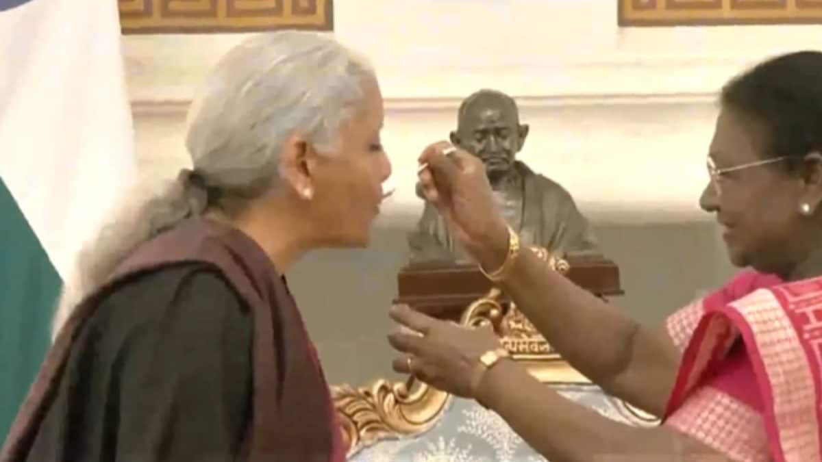 President Murmu Feeds FM Sitharaman ‘Dahi-Cheeni’ Again: Budget 2026’s Lucky Tradition + Science & Astrology Decoded