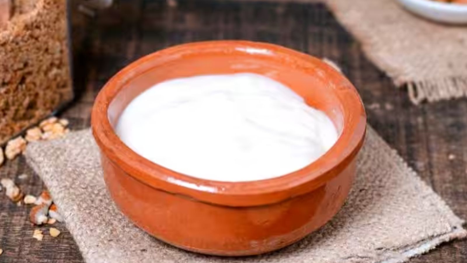 Ayurveda also supports its use for calming and health purposes. Curd is considered Kapha-vardhak which means it strengthens and soothes the body. Sugar and curd together provide nutrients and help relieve stress. It is a natural method to maintain both physical and mental balance. Ayurveda also supports its use for calming and health purposes. Curd is considered Kapha-vardhak which means it strengthens and soothes the body. Sugar and curd together provide nutrients and help relieve stress. It is a natural method to maintain both physical and mental balance.