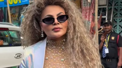  Rakhi Sawant asked a paparazzo, 'Teri nazar kidhar hai?' in the paparazzi video. (Photo Credit : Instagram)