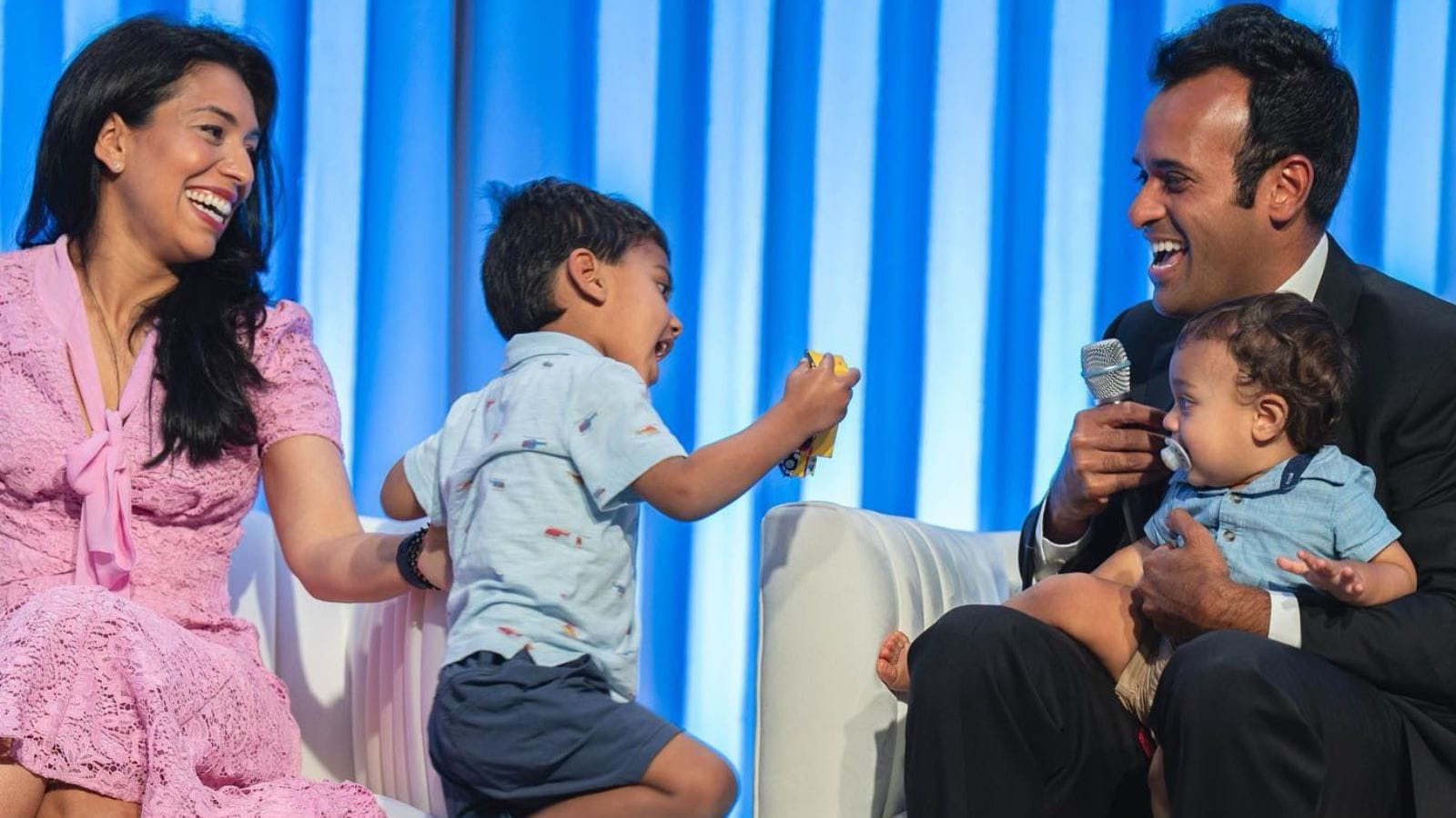 À medida que a discussão continua, aqui daremos uma olhada mais de perto nos nomes das três crianças e no que eles significam. Antes de receber Savithri em suas vidas, o casal já tinha dois filhos – Karthik (o mais velho) e Arjun (o filho do meio). Vivek ocasionalmente compartilha momentos de esconde-esconde com eles nas redes sociais. Agora, o que seus nomes realmente significam?