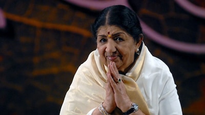 The song was filmed on Zeenat Aman and Manoj Kumar. (Photo Credit: X)