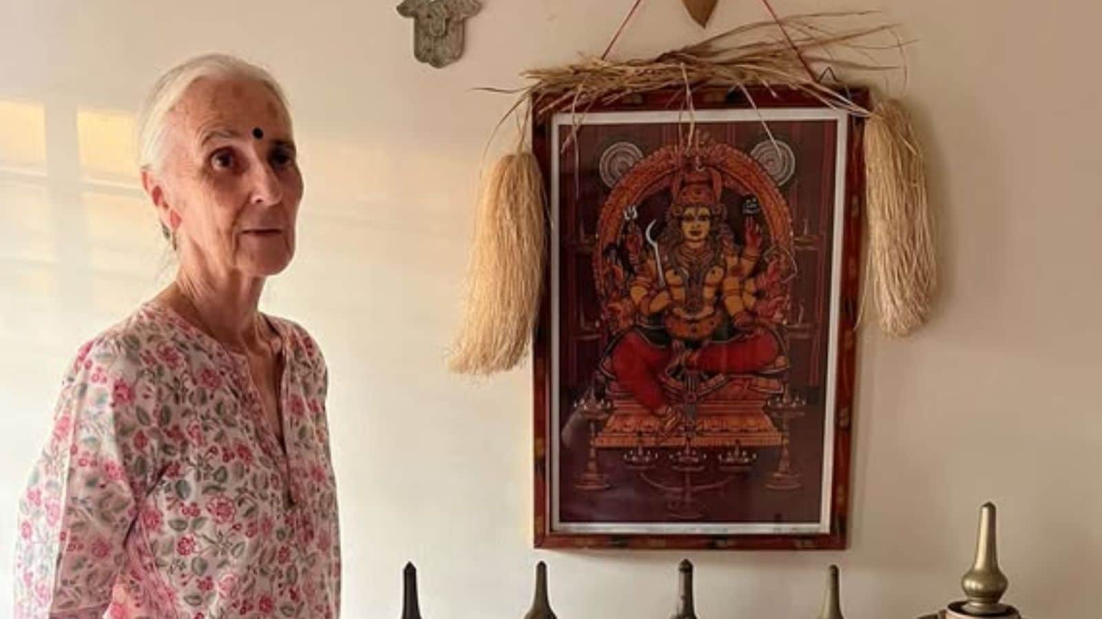 She also spoke in detail about how her journey in India began. Pepita explained that she was born and raised in the UK. Over time, she developed a strong interest in travelling. That interest eventually brought her to India. She moved through several cities before reaching Kerala. “Saw Kathakali like everybody coming here, went to see Theyyam, went to see other cultural activities, got to know people, saw Melams, saw Uttralikkavu, things like that and gradually got interested more and more and more in the Kerala culture,” she said.