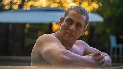 A photo of Salman Khan with his childhood friend during their early years in Mumbai.