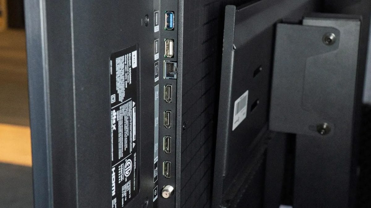Noticed That USB Port On Your TV? Here Are Different Ways In Which You Can Use It